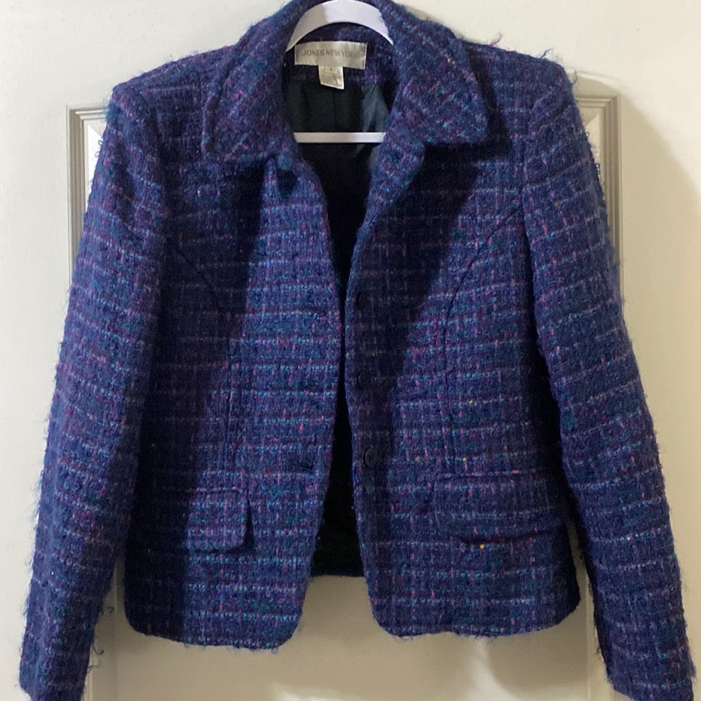 Jones New York Wool blend blazer. Size 8 runs true to size